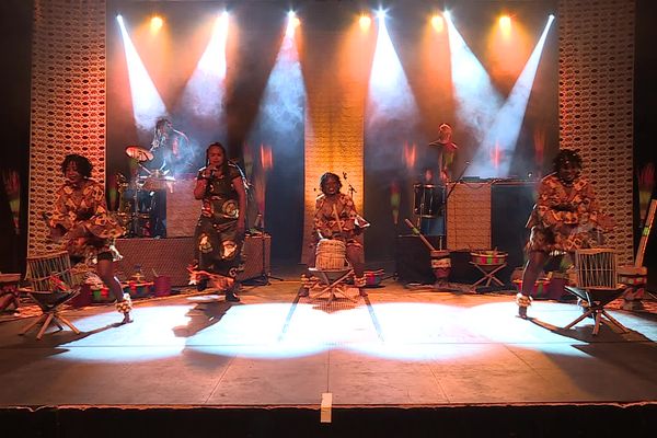 Les mamans du Congo préparent leur tournée près de Clermont-Ferrand.