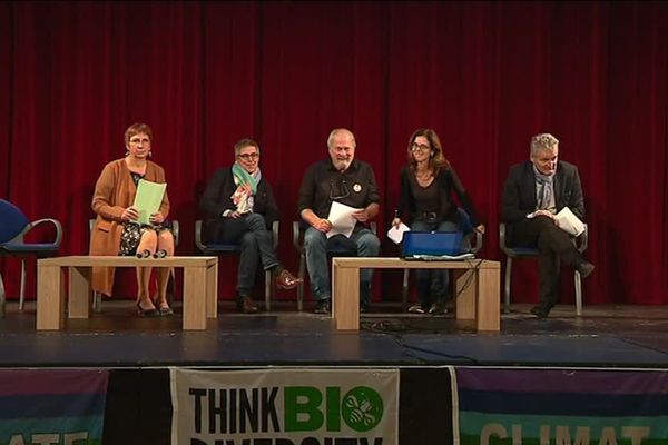 Anne Vignot (EELV), lance sa campagne avec, de gauche à droite, Nicolas Bodin (PS), Joseph Gosset (À gauche citoyens !), Barbara Romagnan (Génération.s) et Christophe Lime (PCF).