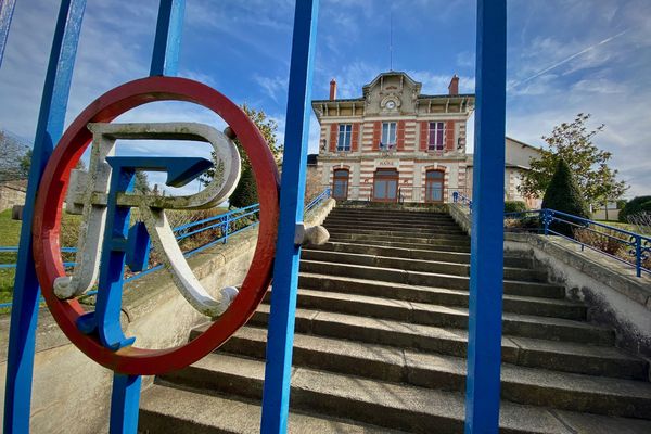 La mairie de Peyrilhac en Haute-Vienne