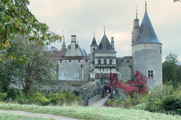 Depuis plusieurs années, le château de la Rochepot est toujours coincé dans la même affaire. Aujourd'hui, il fête ses six ans d'abandon.