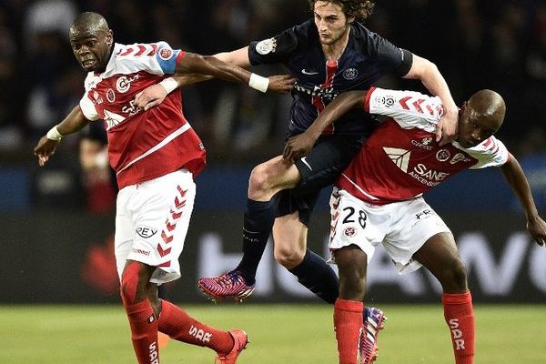 Les Rémois se sont bien défendus face aux joueurs du PSG.