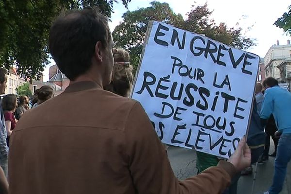 Les professeurs de philosophie ont manifesté devant le rectorat de Lille, mercredi 3 juillet 2019.