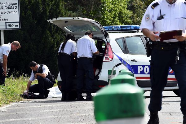 Les policiers ont relevé les indices sur place