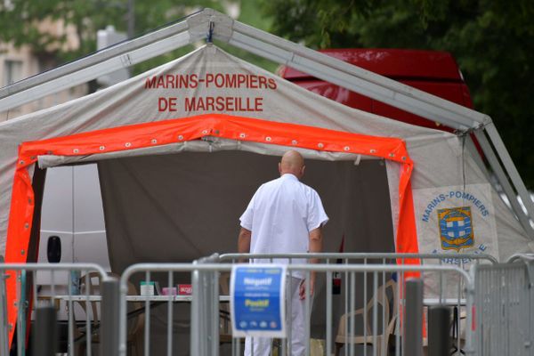 Dépistage du coronavirus à l'IHU Méditerranée à Marseille.