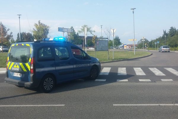 Aux abords du domicile de l'intéressé à Pechbonnieu