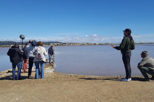 Tournage de l'émission Viure al País en occitan aux salins de Gruissan en avril 2018