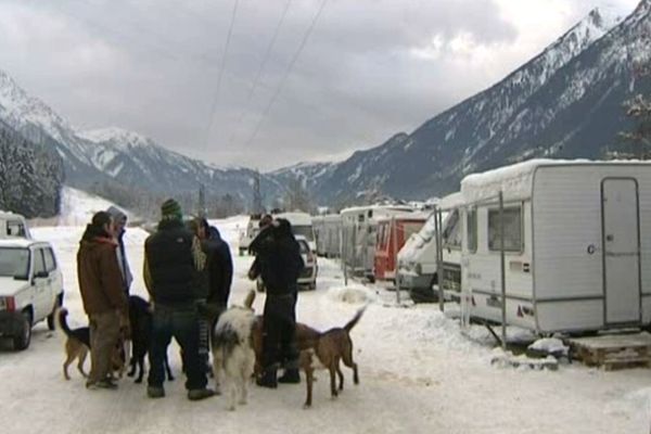 A Chamonix, la zone de stationnement peut accueillir une trentaine de camions, dans les conditions du camping. 