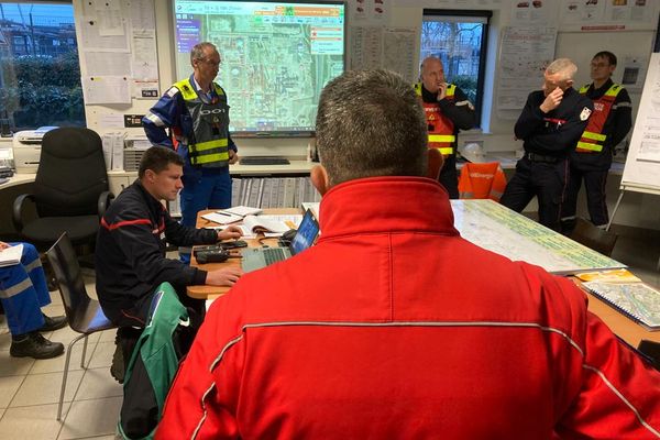 Exercice européen sur la raffinerie de Feyzin, arrivée sur site des premières équipes et salle de crise de la raffinerie