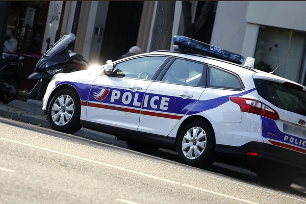 Un exhibitionniste arrêté, en Haute-Loire, en pleine communion avec nature. 