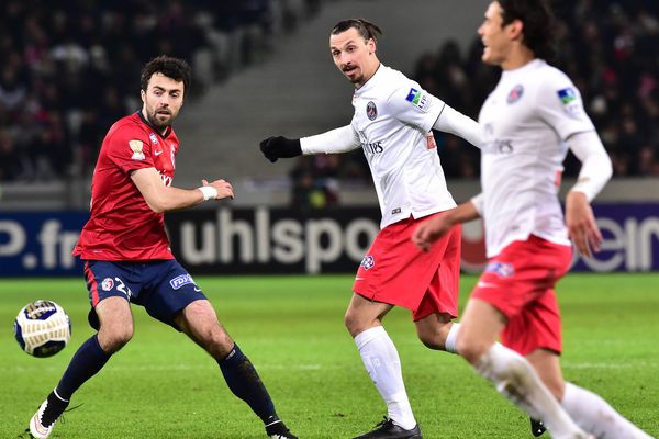 Ibra devrait être remplacé en pointe par Edinson Cavani pour la première journée de ligue 1 face LOSC 