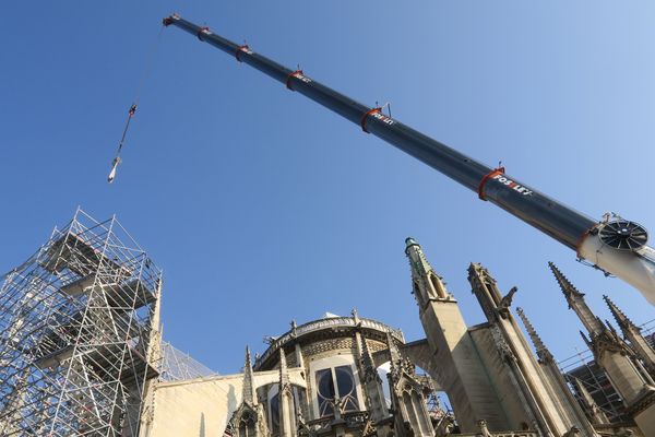 L'incendie de Notre-Dame, le 15 avril dernier, a fait fondre plusieurs centaines de tonnes de plomb, issu entre autres dans la charpente de la flèche et la toiture.