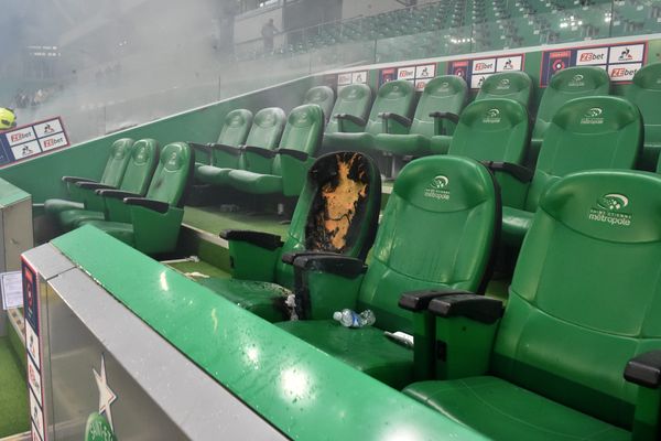 L'ASSE est reléguée en Ligue 2 après une séance de tirs au but face à l'AJ Auxerre. Des échauffourées ont éclatées à l'issue du match entre supporters et force de l'ordre. Tir de gaz lacrymogène et envahissement de terrain. Les bancs du staff de l'ASSE a été incendié partiellement. 29/5/22