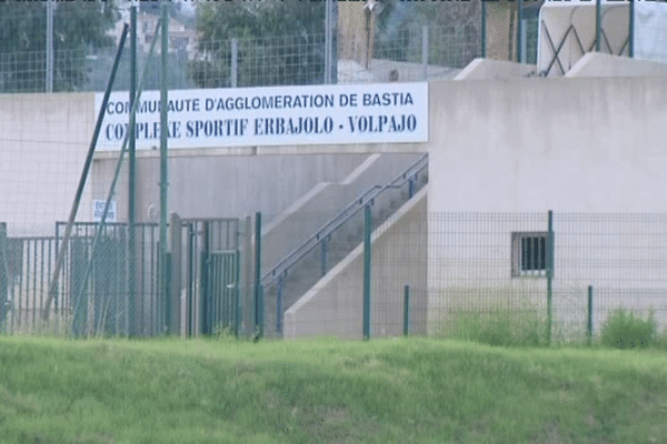 Un stade de substitution qui présente plusieurs inconvénients... 