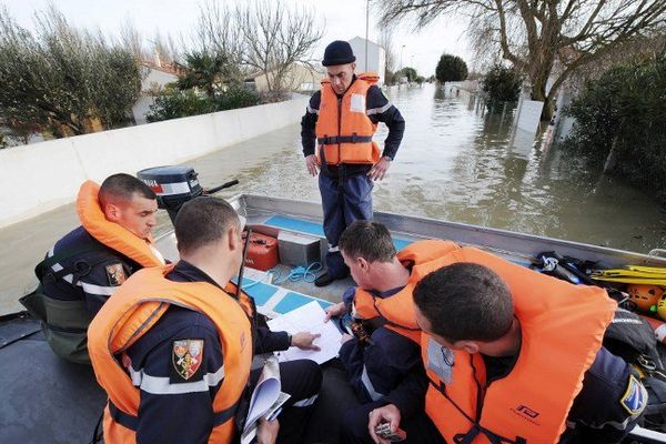 Les pompiers au lendemain du drame à la Faute-sur-mer.