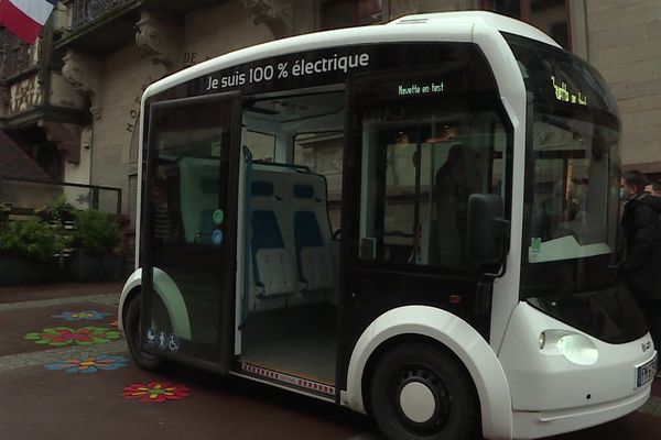 E-Lico, la petite navette modulable, sillonne les rues de Saverne depuis le printemps 2021.