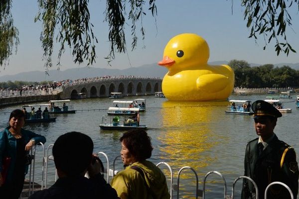 Point de vue image du monde : le Canard de Florentijn Hofman est toujours vivant, il fait le bonheur des Pékinois depuis le 26 septembre 2013