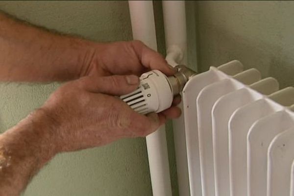 L'installation de robinets thermostatiques, pièce par pièce,  dans son logement peut permettre de faire baisser sa facture de chauffage.