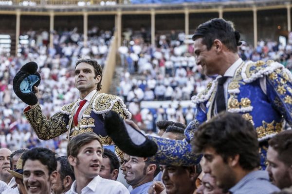 José Tomás, une nouvelle fois de retour à son meilleur niveau, et José María Manzanares, sur la lancée de son succès madrilène, sortent en triomphe des arènes d'Alicante.