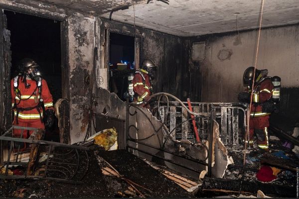 Les marins pompiers ont secouru quatre personnes ce jeudi matin dans un incendie avenue Viton, dans le 9e arrondissement de Marseille.