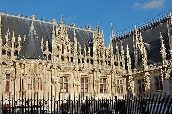 Vue extérieure du palais de justice de Rouen