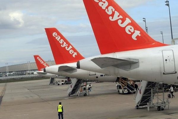 Des avions d'EasyJet.com sur le tarmac de l'aéroport Roissy- Charles de Gaulle en avril 2013 (ALEXANDER KLEIN / AFP)