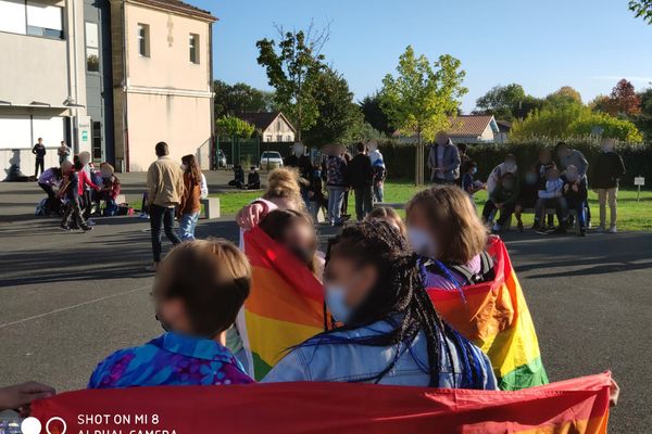 Journée de commémoration du Spirit Day au collège Val de Saye (Saint-Jean-de-Soudiac)