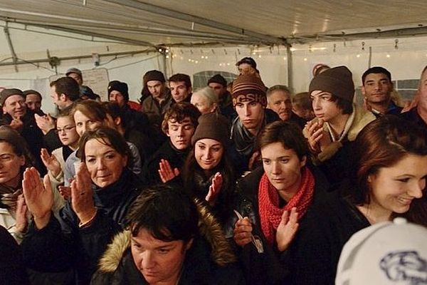 Les partisans du FRO se sont coiffés d'un bonnet kaki (mercredi 6 novembre 2013)