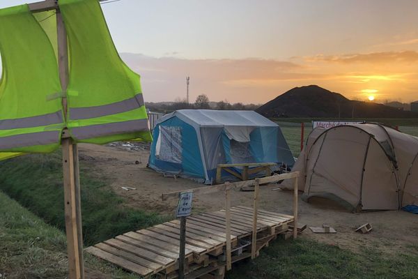 Ils ont passé la nuit sur place.  