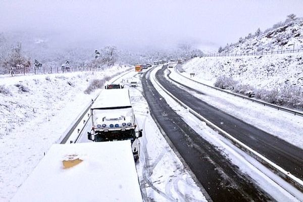 Lozère - les camions et les routes sous la neige - 29 janvier 2014.