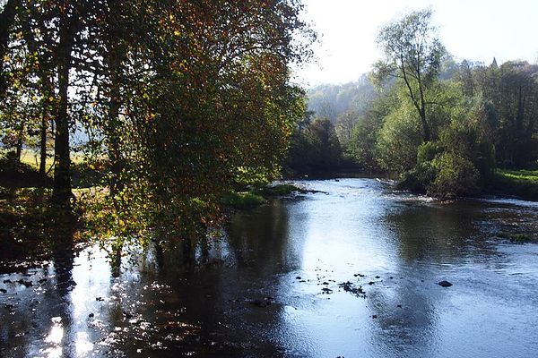 Non loin d'Argentan, à Mesnil-Glaise, l'Orne reflètera le plus souvent de très belles éclaircies en ce LUNDI après-midi.