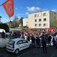 Des centaines de personnes se sont rassemblées devant le centre hospitalier de Redon-Carentoir ce samedi 23 mars. Elles dénoncent le projet de réhabilitation de l'établissement proposé par l'Agence régionale de santé.