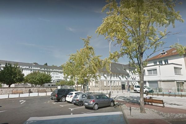 La cité-scolaire Monnet-Mermoz à Aurillac (Cantal)