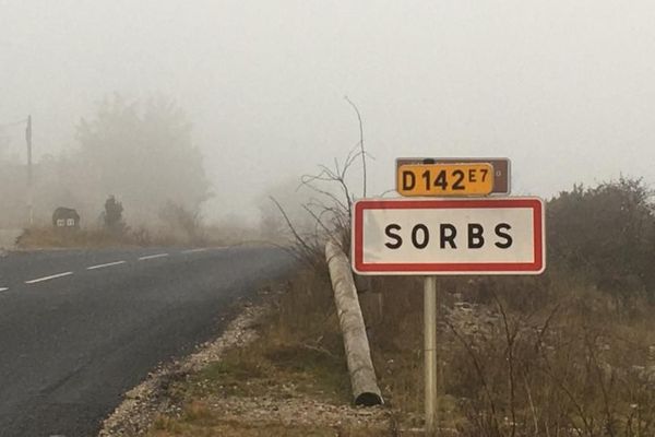 Sorbs, dans l'Hérault, village sur le plateau du Larzac divisé en 4 hameaux, à 1 heure 20 de route de Montpellier.