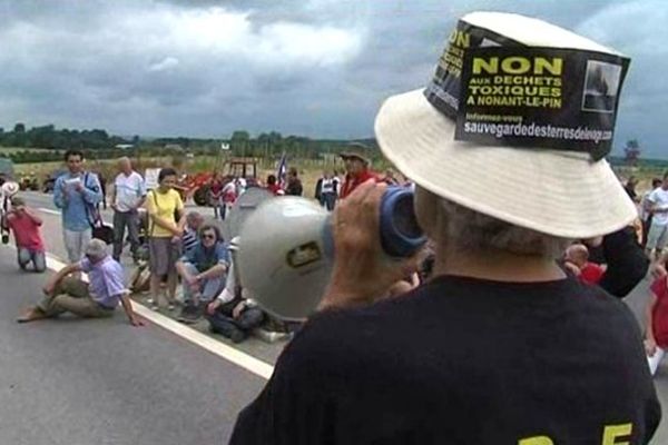 Le sit-in organisé samedi 27 juillet a rassemblé les opposants au projet de création du centre de stockage de déchets industriels.