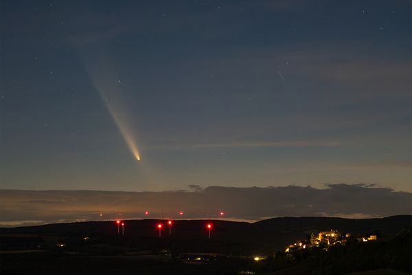 La comète est visible dès le coucher du soleil en France.