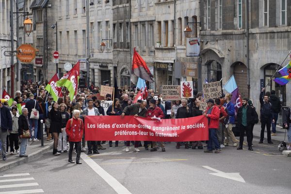 Les manifestants ont déambulé pendant deux heures dans les rues de Besançon.