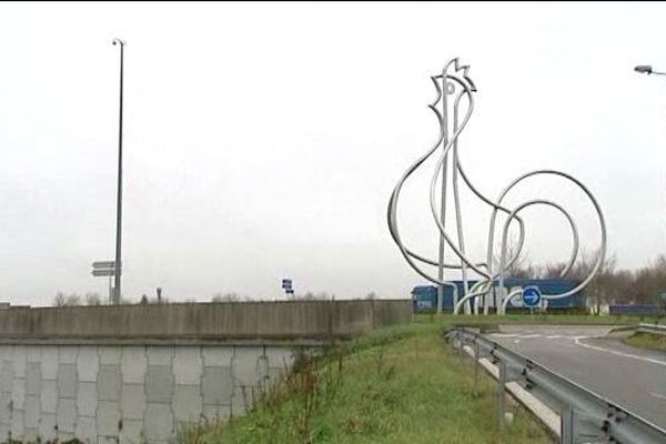 La sculpture du « poulet » emblème de l'aire d'autoroute du Poulet de Bresse ! 