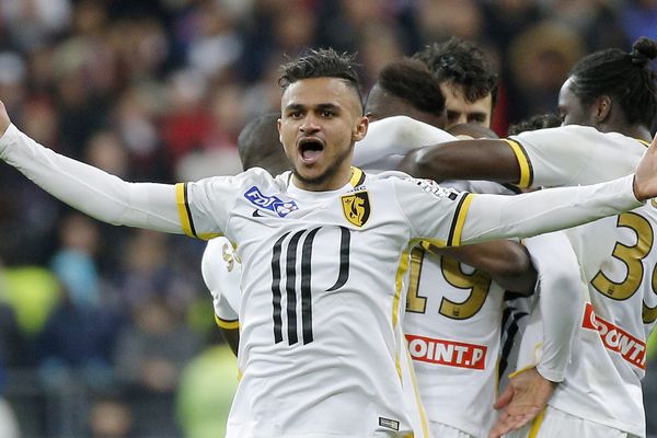 La joie des Lillois après l'égalisation face au PSG en finale de la Coupe de la Ligue le 23 avril au Stade de France (défaite 1-2).