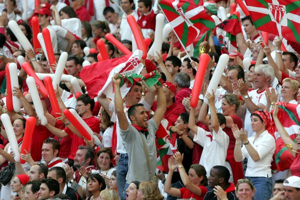 Les supporters basques du Biarritz Olympiques contre Toulouse (10 juin 2006) (illustration)