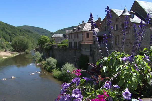 En Aveyron, les touristes recherchent le quiétude et le charme des paysages