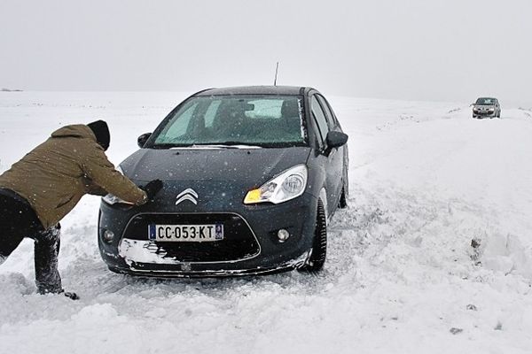 Un automobiliste en mauvaise posture à Cléry-sur-Somme dans les environs de Péronne.