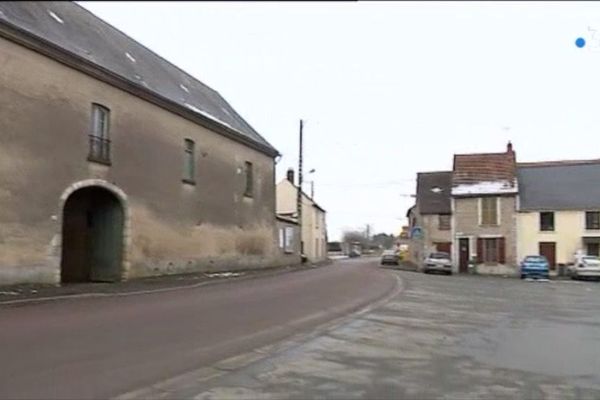 Centre du petit bourg de Monnerville au Sud-Ouest de l'Essonne