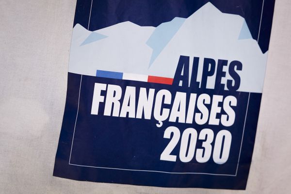 Le Premier ministre Michel Barnier a signé le 2 octobre 2024 la lettre de garantie pour l'organisation des JO d'hiver 2030 dans les Alpes françaises.