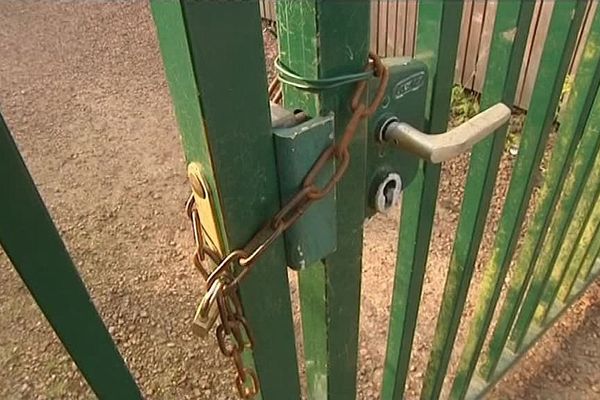 Les grilles du parc Honoré-Declercq à Bailleul sont fermées depuis trois jours. 