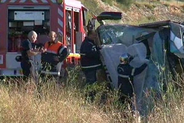 Fitou (Aude) - le car d'Eurolines renversé en contrebas de l'autoroute A.9 - 11 août 2013.