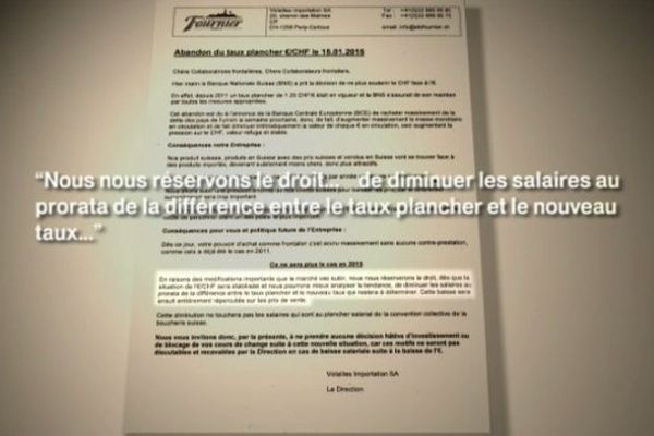 La note, interne à l'entreprise invoque clairement la hausse du franc suisse