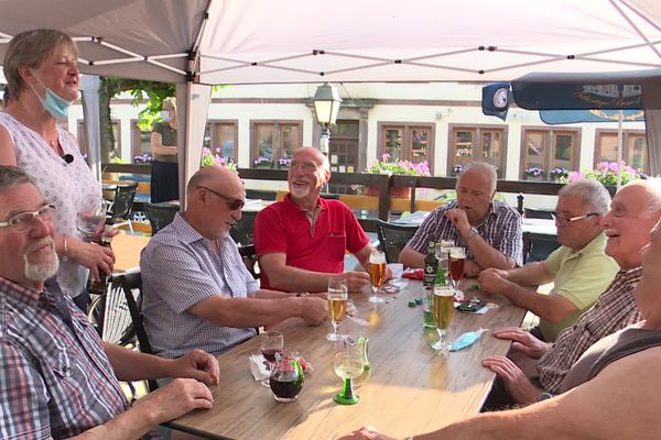 Il y a cinq ans, Lydie Ludwig a quitté son métier de préparatrice en pharmacie pour reprendre le bistrot familial.