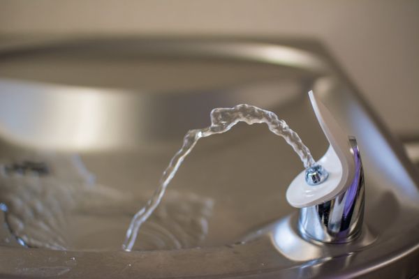 L'eau potable en libre-service, grande absente des gares SNCF