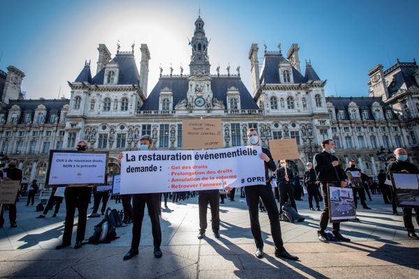 Manifestation des professionnels de la restauration événementielle à Paris le 20 juin 2020