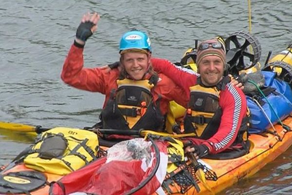 Arnaud Richard et Romain Gardy sont deux sportifs confirmés mais ne sont pas des kayakistes chevronnés. Ils ont pourtant fait le tour de la région à la rame !